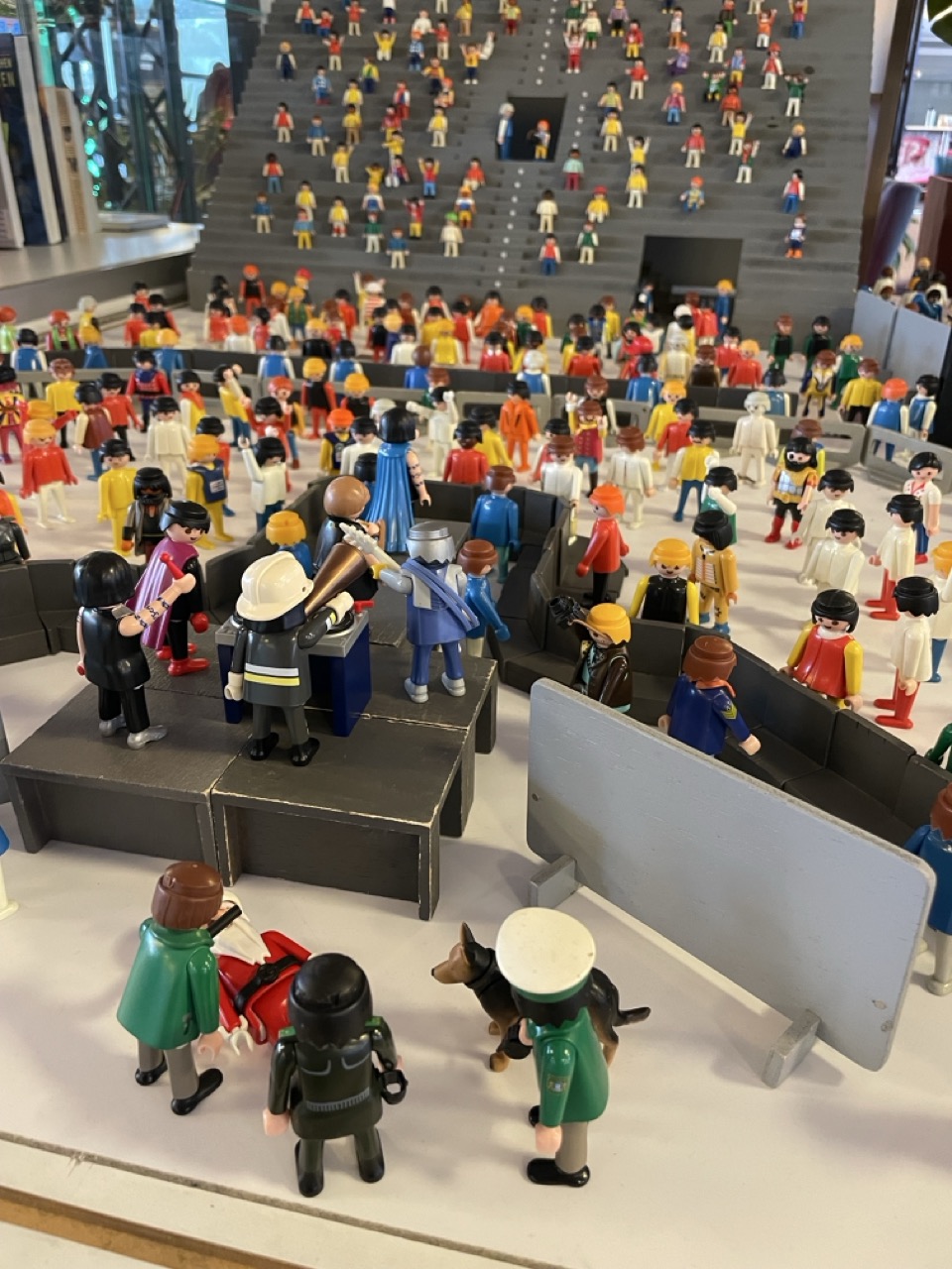 Concert crowd model in the exhibition area