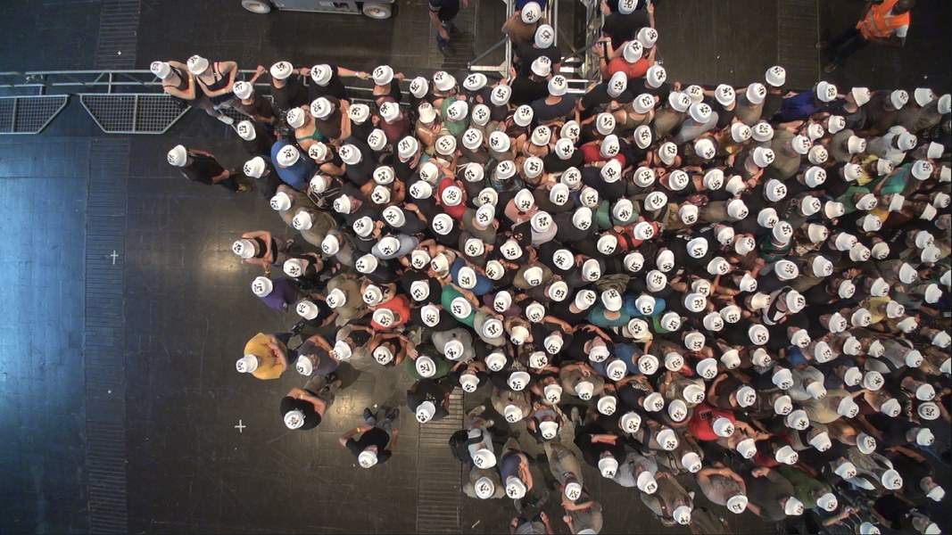 The BaSiGo entrance experiment, Düsseldorf 2013: the crowd in front of the unguided entrance, top right. Image: Pedestrian Dynamics Data Archive, Forschungszentrum Jülich.